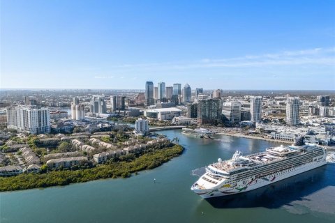 Copropriété à vendre à Tampa, Floride: 2 chambres, 107.21 m2 № 2205573 - photo 3