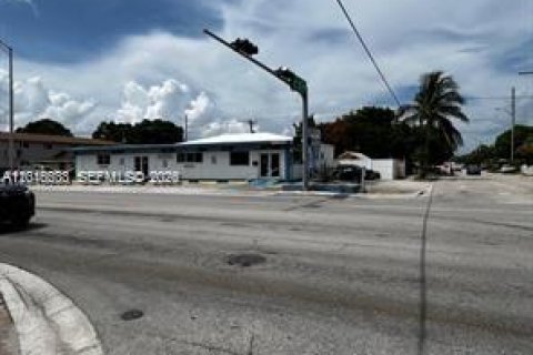 Immobilier commercial à Hialeah, Floride № 2253141