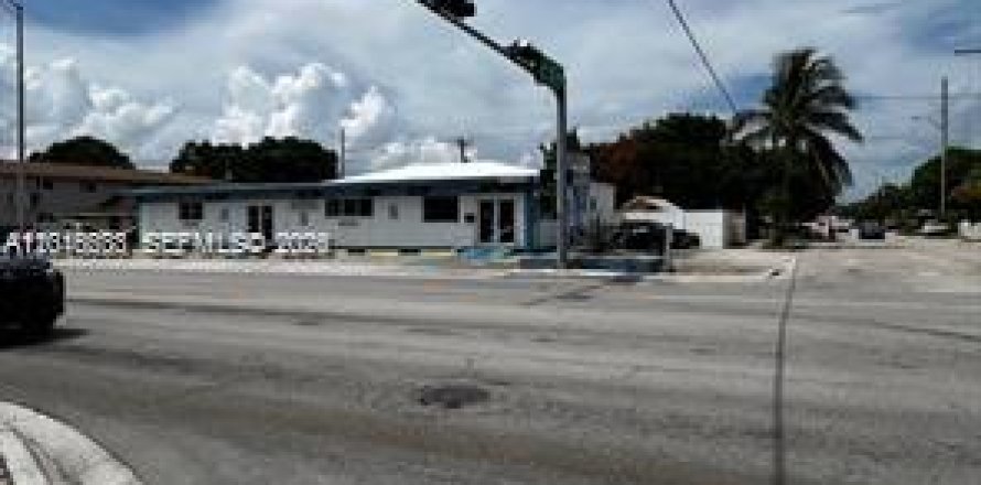 Immobilier commercial à Hialeah, Floride № 2253141