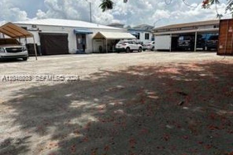 Immobilier commercial à vendre à Hialeah, Floride № 2253141 - photo 3