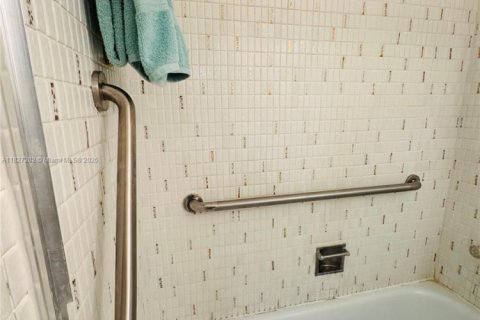 Condo in Margate, Florida, 1 bedroom  № 1960239 - photo 15