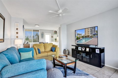 Condominio en venta en Pompano Beach, Florida, 1 dormitorio, 78.97 m2 № 2008689 - foto 12