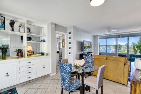 Condominio en venta en Pompano Beach, Florida, 1 dormitorio, 78.97 m2 № 2008689 - foto 2