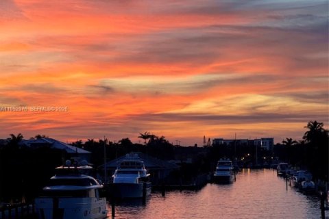 Condominio en venta en Pompano Beach, Florida, 1 dormitorio, 78.97 m2 № 2008689 - foto 24