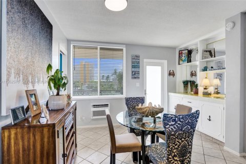 Condominio en venta en Pompano Beach, Florida, 1 dormitorio, 78.97 m2 № 2008689 - foto 9