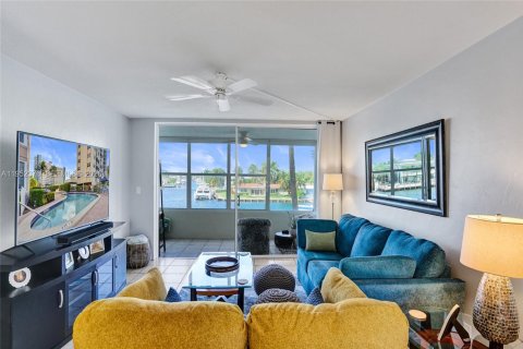 Condominio en venta en Pompano Beach, Florida, 1 dormitorio, 78.97 m2 № 2008689 - foto 3
