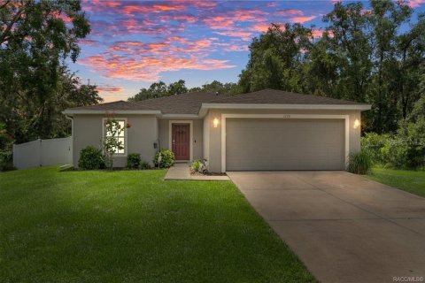 House in Inverness, Florida 3 bedrooms, 144.93 sq.m. № 1797786 - photo 1