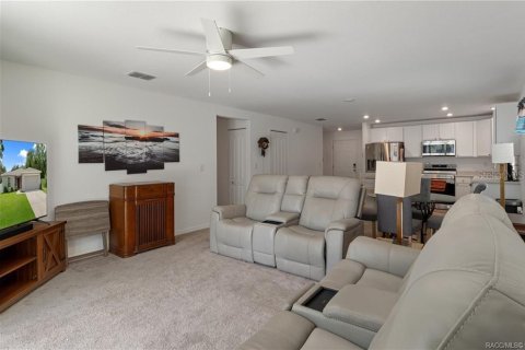 House in Inverness, Florida 3 bedrooms, 144.93 sq.m. № 1797786 - photo 2