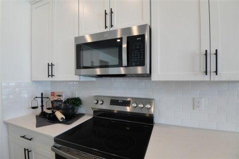 House in Winter Haven, Florida 4 bedrooms, 190.45 sq.m. № 1884779 - photo 6
