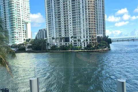 Condominio en alquiler en Miami, Florida, 1 dormitorio, 115.94 m2 № 2011745 - foto 3