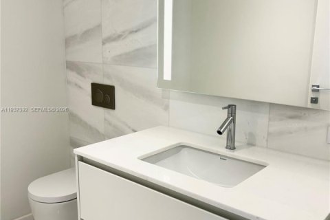 Condominio en alquiler en Miami, Florida, 1 dormitorio, 115.94 m2 № 2011745 - foto 11