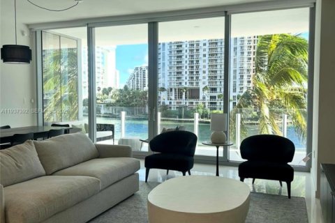 Condominio en alquiler en Miami, Florida, 1 dormitorio, 115.94 m2 № 2011745 - foto 9