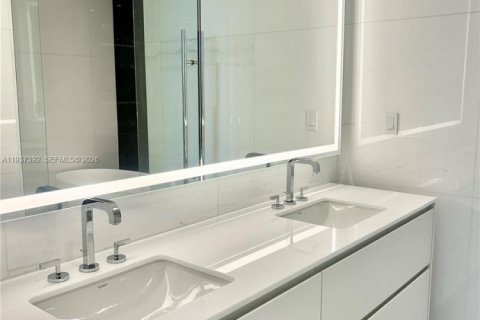 Condominio en alquiler en Miami, Florida, 1 dormitorio, 115.94 m2 № 2011745 - foto 12