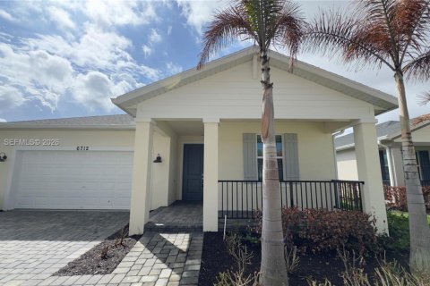 Casa en Port St. Lucie, Florida 3 dormitorios, 153.66 m2 № 2036317