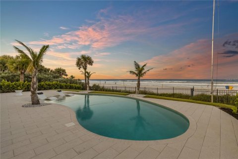 House in New Smyrna Beach, Florida 4 bedrooms, 334.45 sq.m. № 2391410 - photo 9