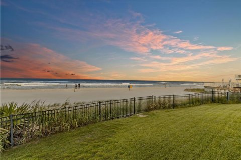 House in New Smyrna Beach, Florida 4 bedrooms, 334.45 sq.m. № 2391410 - photo 8