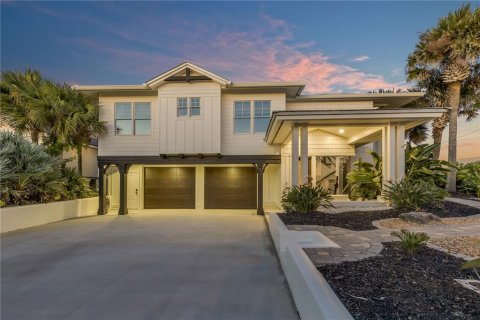 House in New Smyrna Beach, Florida 4 bedrooms, 334.45 sq.m. № 2391410