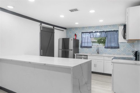 Casa en venta en Tampa, Florida, 3 dormitorios, 102.75 m2 № 1914834 - foto 8
