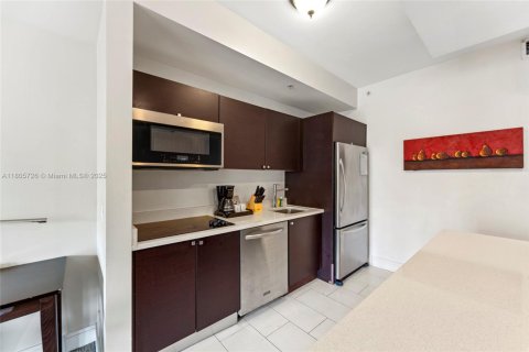 Condo in Doral, Florida, 3 bedrooms  № 1959595 - photo 7