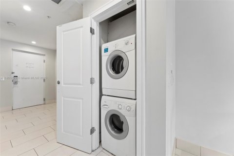 Condo in Doral, Florida, 3 bedrooms  № 1959595 - photo 9