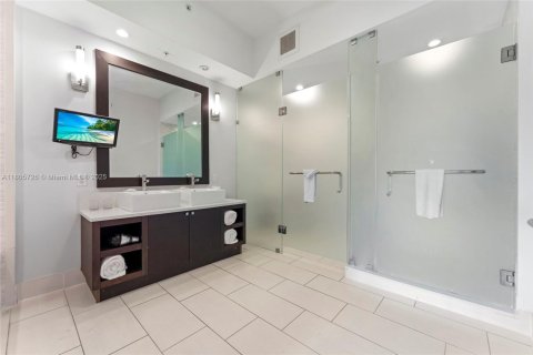 Condo in Doral, Florida, 3 bedrooms  № 1959595 - photo 12