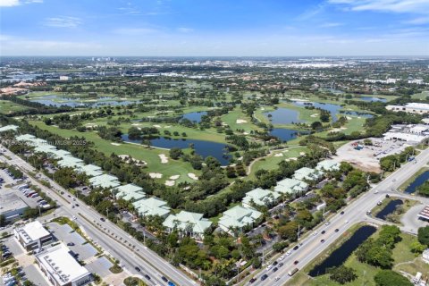 Condo in Doral, Florida, 3 bedrooms  № 1959595 - photo 22