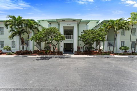 Condo in Doral, Florida, 3 bedrooms  № 1959595 - photo 27