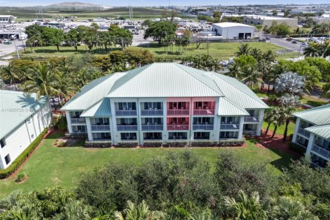 Condo in Doral, Florida, 3 bedrooms  № 1959595 - photo 25