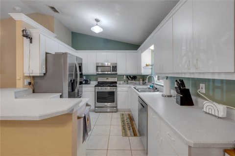 House in New Smyrna Beach, Florida 3 bedrooms, 153.85 sq.m. № 2393802 - photo 8