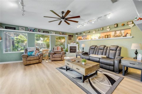 House in New Smyrna Beach, Florida 3 bedrooms, 153.85 sq.m. № 2393802 - photo 11