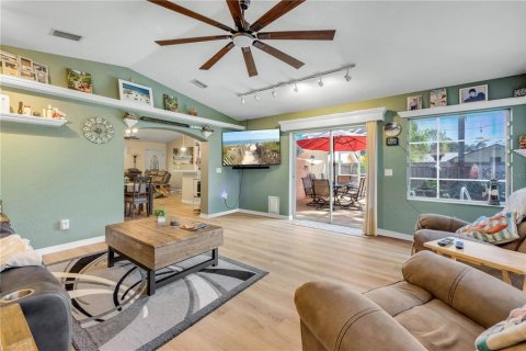House in New Smyrna Beach, Florida 3 bedrooms, 153.85 sq.m. № 2393802 - photo 12