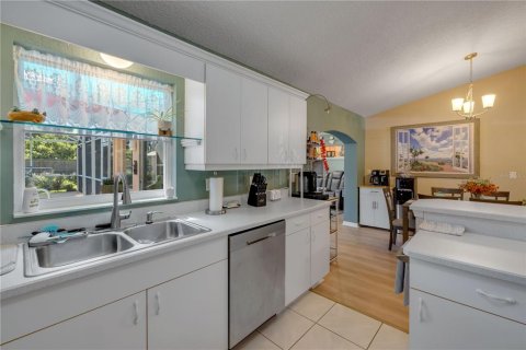 House in New Smyrna Beach, Florida 3 bedrooms, 153.85 sq.m. № 2393802 - photo 10
