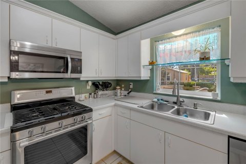 House in New Smyrna Beach, Florida 3 bedrooms, 153.85 sq.m. № 2393802 - photo 9
