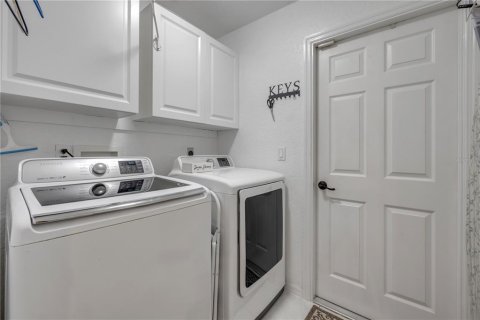 House in New Smyrna Beach, Florida 3 bedrooms, 153.85 sq.m. № 2393802 - photo 19