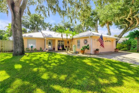 House in New Smyrna Beach, Florida 3 bedrooms, 153.85 sq.m. № 2393802 - photo 2