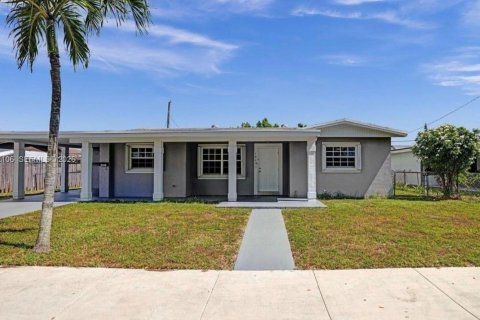 Купить виллу или дом в Майами, Флорида 5 спален, 129.88м2, № 2006718 - фото 2