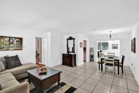 Купить виллу или дом в Майами, Флорида 5 спален, 129.88м2, № 2006718 - фото 10