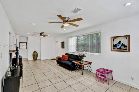 Купить виллу или дом в Майами, Флорида 5 спален, 129.88м2, № 2006718 - фото 28