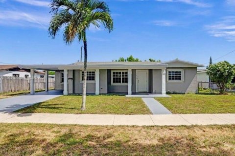 Купить виллу или дом в Майами, Флорида 5 спален, 129.88м2, № 2006718 - фото 1