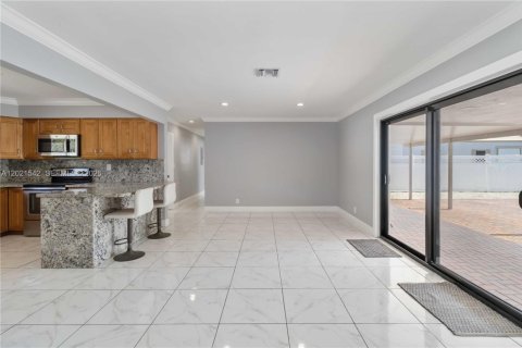 Villa ou maison à louer à Plantation, Floride: 3 chambres, 163.6 m2 № 2078497 - photo 8