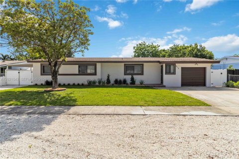 Casa en Plantation, Florida 3 dormitorios, 163.6 m2 № 2078497
