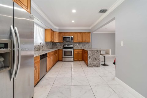 Villa ou maison à louer à Plantation, Floride: 3 chambres, 163.6 m2 № 2078497 - photo 12