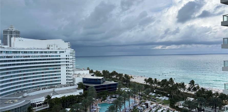 Estudio en el Condominio en Miami Beach, Florida  № 1710971