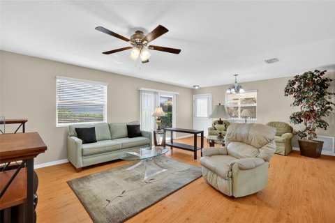 Купить виллу или дом в Те-Виллиджис, Флорида 6 комнат, 107.4м2, № 1914500 - фото 10