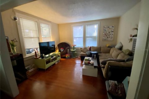 Propiedad comercial en venta en Gainesville, Florida, 7 dormitorios, 262.54 m2 № 2166351 - foto 3