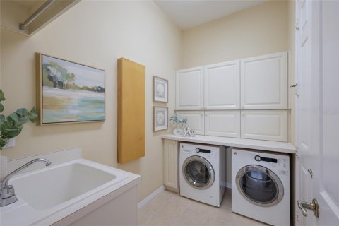 House in Bradenton, Florida 2 bedrooms, 209.96 sq.m. № 2151871 - photo 30