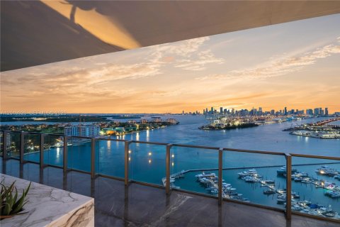 Condominio en venta en Miami Beach, Florida, 5 dormitorios, 840.67 m2 № 2256751 - foto 13