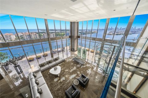 Condominio en Miami Beach, Florida, 5 dormitorios  № 2256751