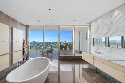 Condominio en venta en Miami Beach, Florida, 5 dormitorios, 840.67 m2 № 2256751 - foto 29