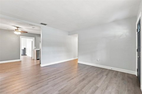 Villa ou maison à vendre à Winter Haven, Floride: 4 chambres, 142.33 m2 № 2285263 - photo 8